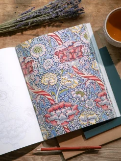 William Morris - An Arts & Crafts Colouring Book